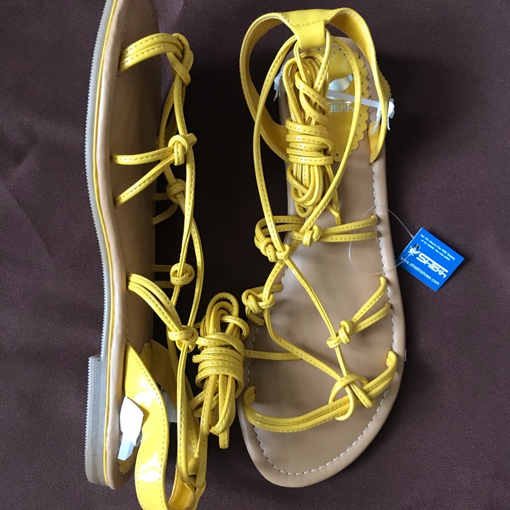Sheikh yellow strapped sandals, Size 8
